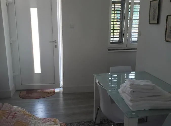 Arjana Apartment *