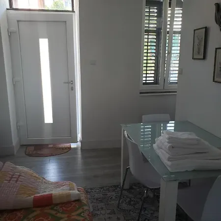 Arjana Apartment *